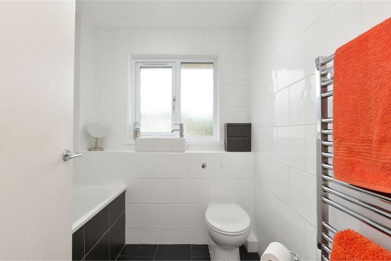 3 Bedroom Semi-detached House in Gyle, near Edinburgh Airport