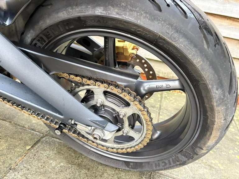 2011 // 11 Triumph Street Triple 675 £2800 Red 21813 miles.