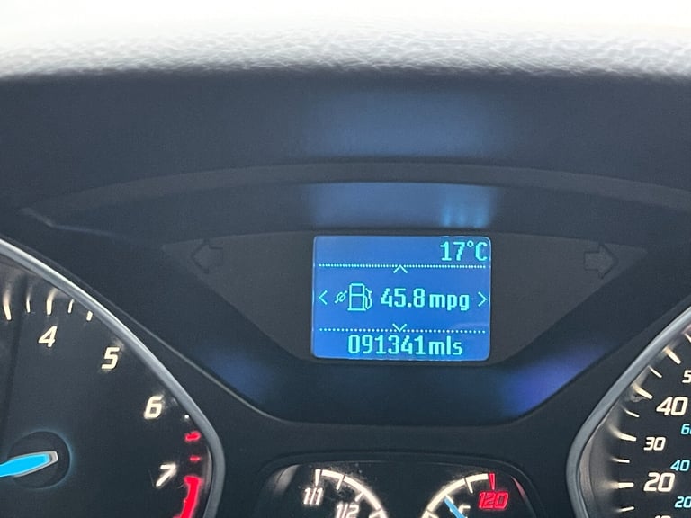 2014 Ford Focus 1.0 125 EcoBoost Zetec 5dr HATCHBACK Petrol Manual