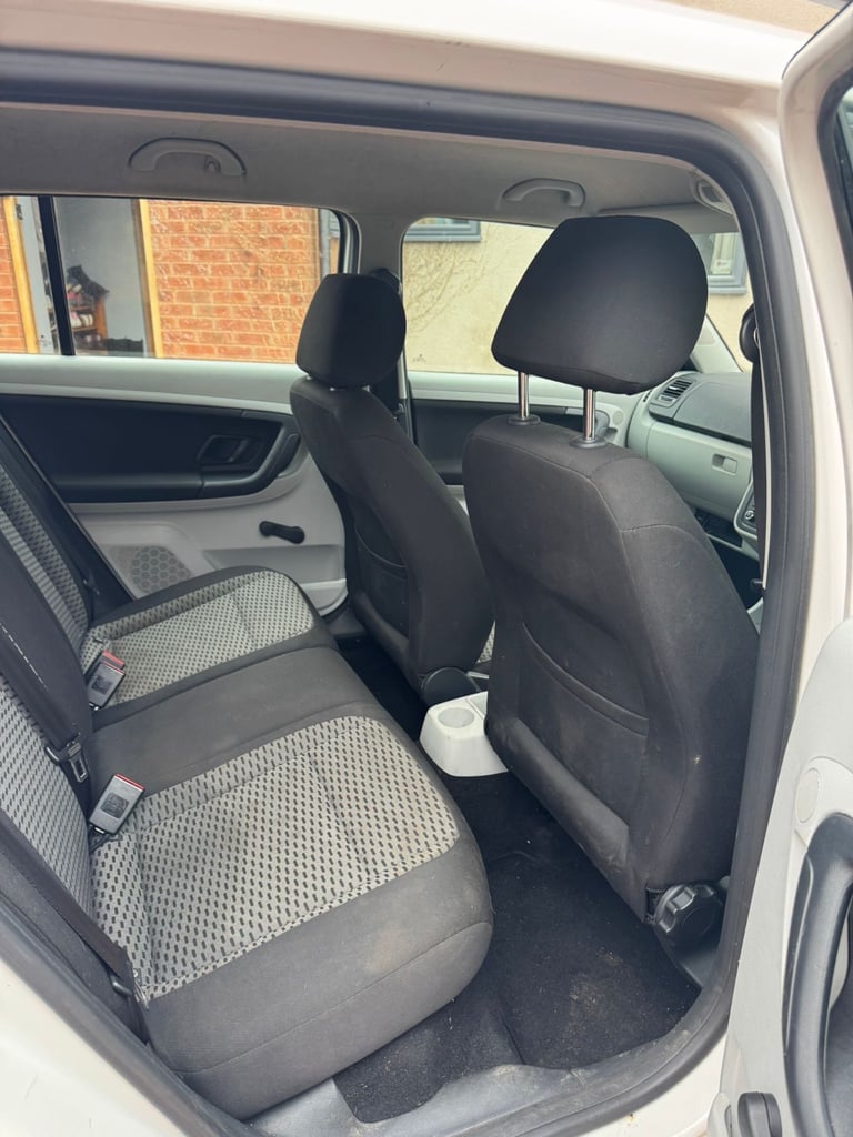 Skoda, FABIA, Estate, 2011, Manual, 1199 (cc), 5 doors