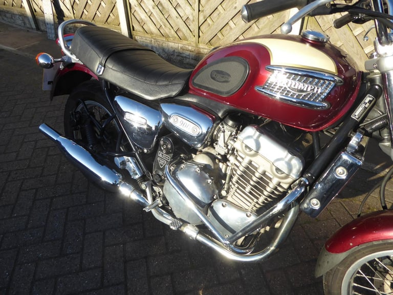 TRIUMPH THUNDERBIRD 900 N REG OWNERS AND SERVICE BOOK VERY CLEAN BIKE