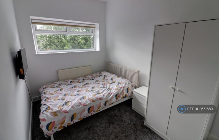 2 bedroom house in Ripponden Road, Oldham, OL1 (2 bed) (#2651683)