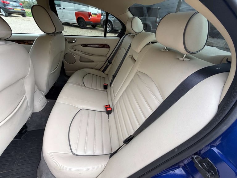 2010 Jaguar X-Type 2.2 X-Type Sovereign  Auto 4dr Saloon Diesel Automatic