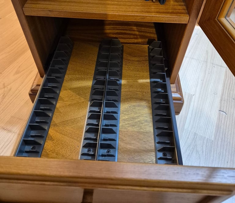 MEDIA CABINET/BEDSIDE TABLE. 