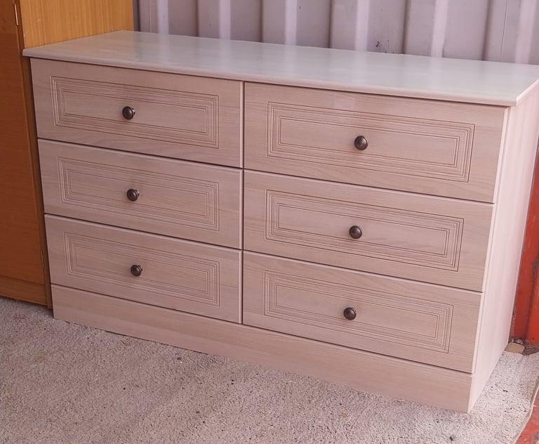 Chest of drawers