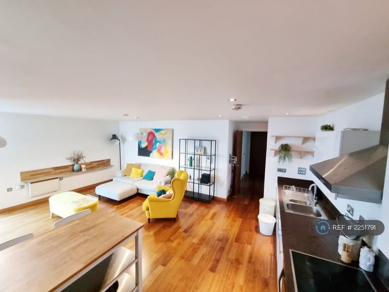 2 bedroom flat in The St. George Building, Leeds, LS1 (2 bed) (#2251791)