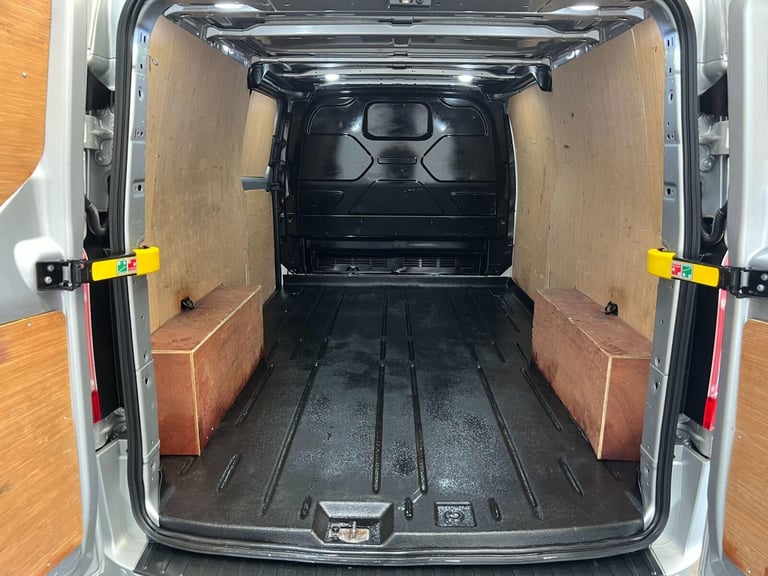 2022 Ford Transit Custom 2.0 300 EcoBlue Limited L2 H1 Euro 6 (s/s) 5dr Panel Van Diesel Manual