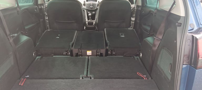 7 Seater Vauxhall Zafira Tourer 2.0
