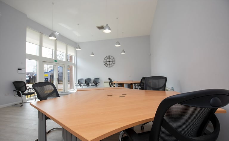 Office/Photographic Studio to rent.