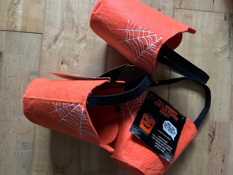 3 x Amscan decorate your own felt Hallowe’en pumpkin buckets