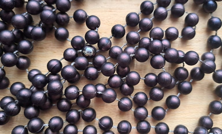 8 boxes of 5-metre beaded strings