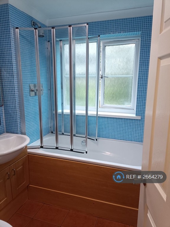 2 bedroom flat in Lindbergh Close, Newport, NP19 (2 bed) (#2664279)