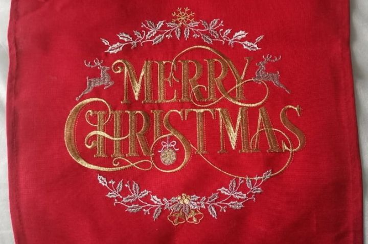 image for Christmas Table Runner & Napkins 