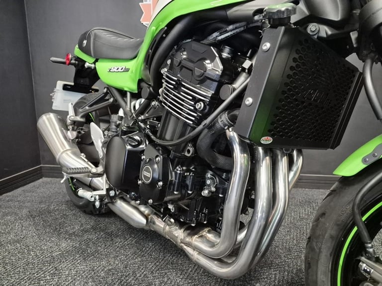 Kawasaki Z900 RS cafe 2514 miles nice extras