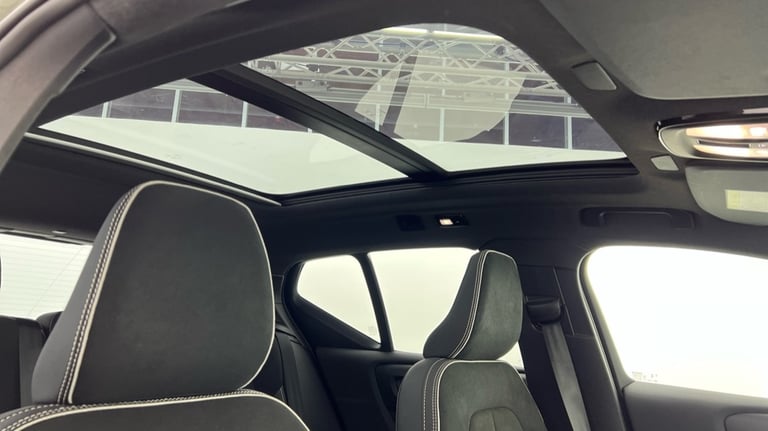 2025 Volvo XC40 Ultra, B4 Mild hybrid, Petrol, Dark Estate Petrol Automatic