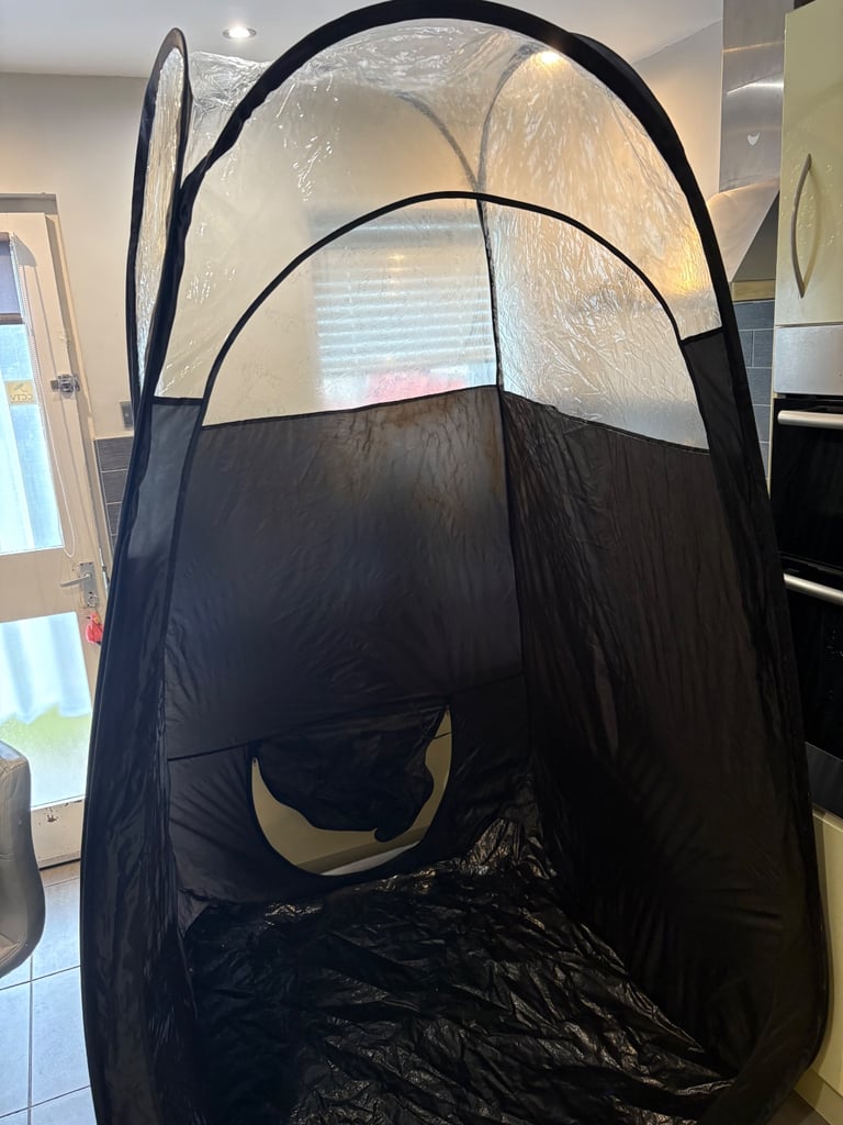 Spray tan machine and tent 