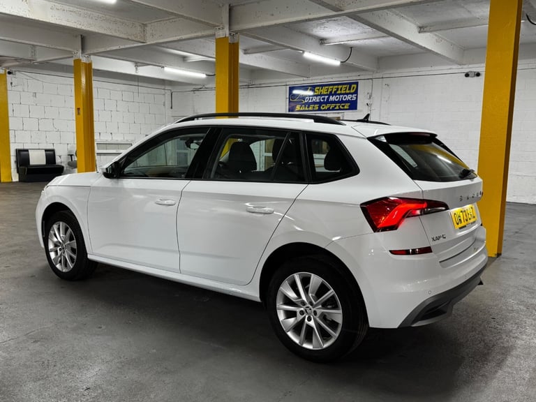 One Owner | Rear parking sensors| Apple Car play