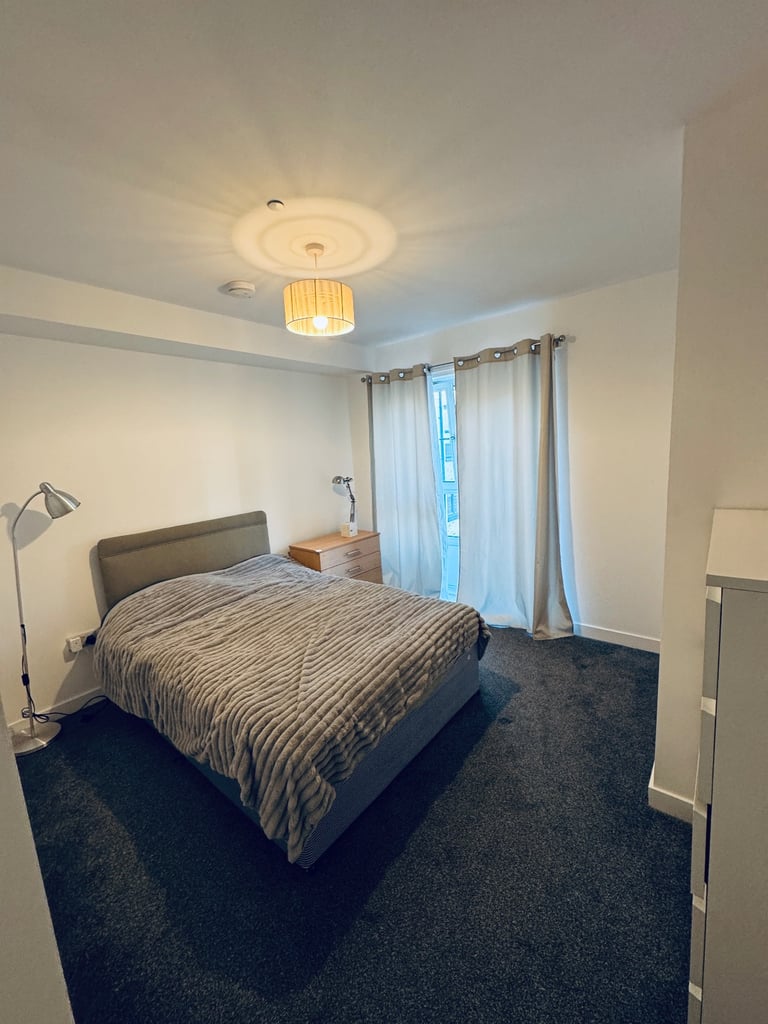 FURNISHED 2-bed Flat Double rooms Included Utilities weekly short-term car park