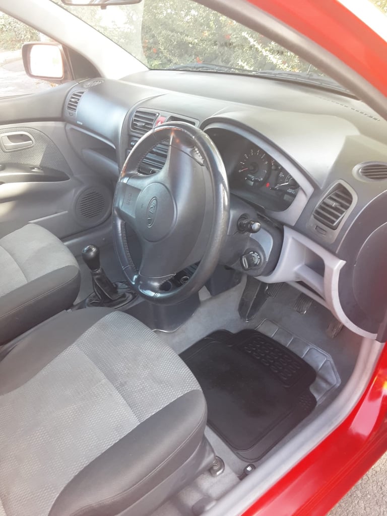 Kia Picanto LX with 2 keys, long mot, extensive service history,A/C,free to use in clean air zones! 