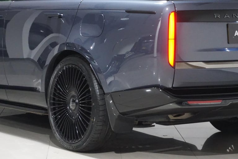 2023 Land Rover Range Rover 3.0 P550e 38.2kWh SV SUV 5dr Petrol Plug-in Hybrid Auto 4WD Euro 6 (s...