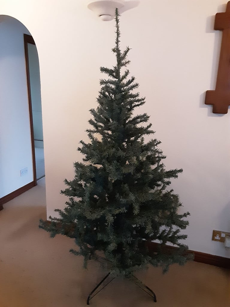 Christmas tree with stand - 6 foot