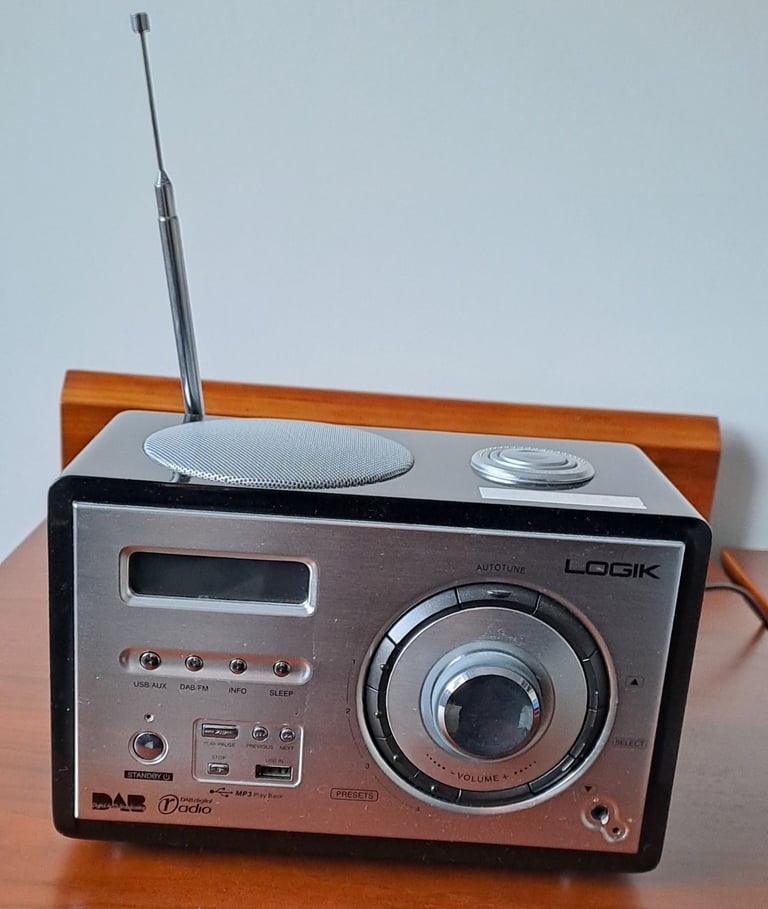  Logik LOG3006DBE digital radio alarm clock