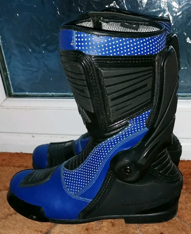 Motorbike boots brand new size 9 (for a size 8)