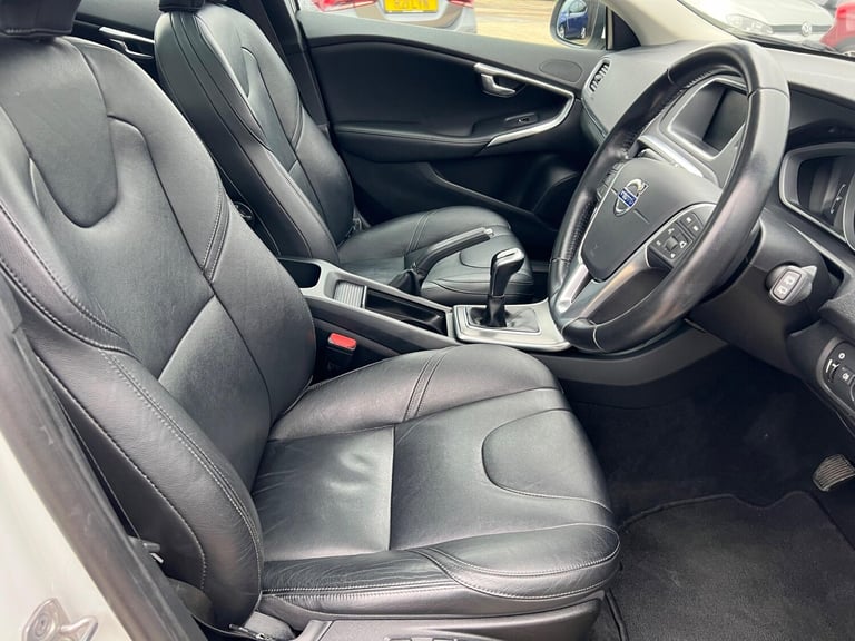 2016 Volvo V40 2.0 D2 SE Lux Nav Euro 6 (s/s) 5dr HATCHBACK Diesel Manual