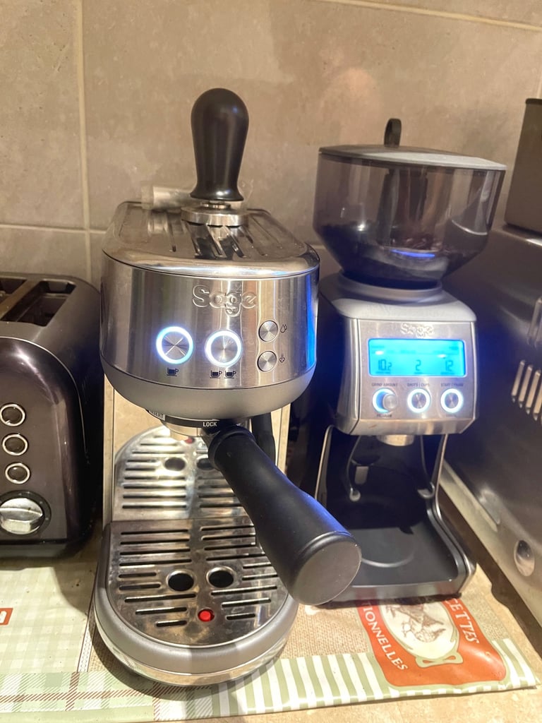 Sage Bambino Plus coffee machine + Sage smart Grinder Pro