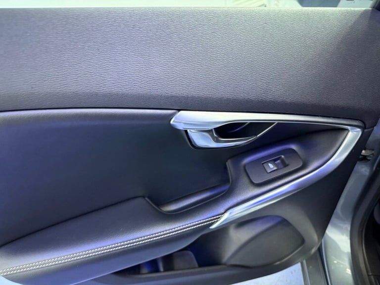 Volvo V40 D3 R-DESIGN PRO