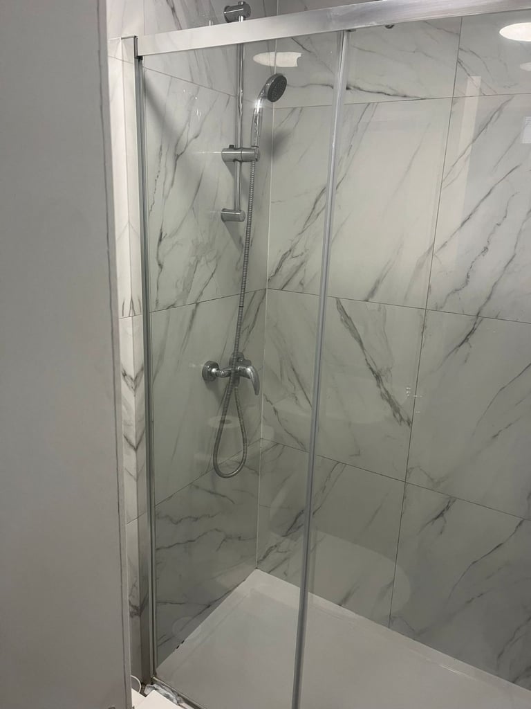 Spacious & Cosy Ensuite Room for Rent in - UB5 6LQ