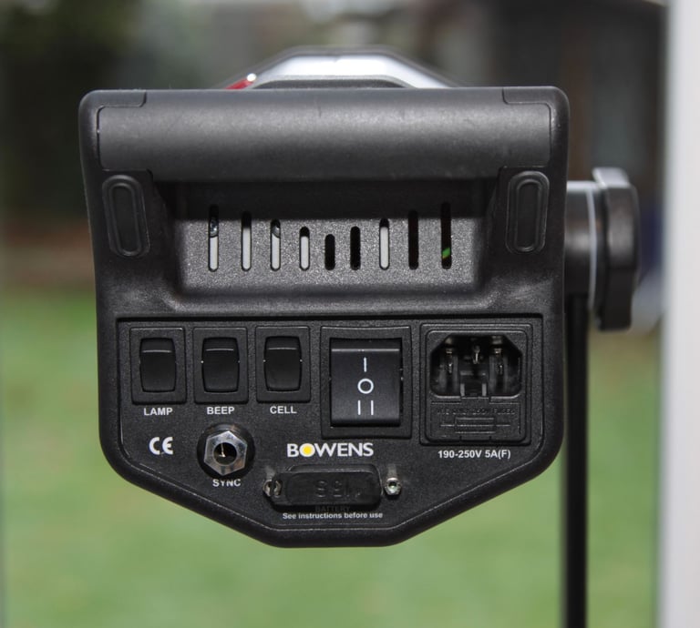  Bowens Esprit Gemini GM500 2-Head Flash Kit with Softbox , Umbrella . & Kit bag
