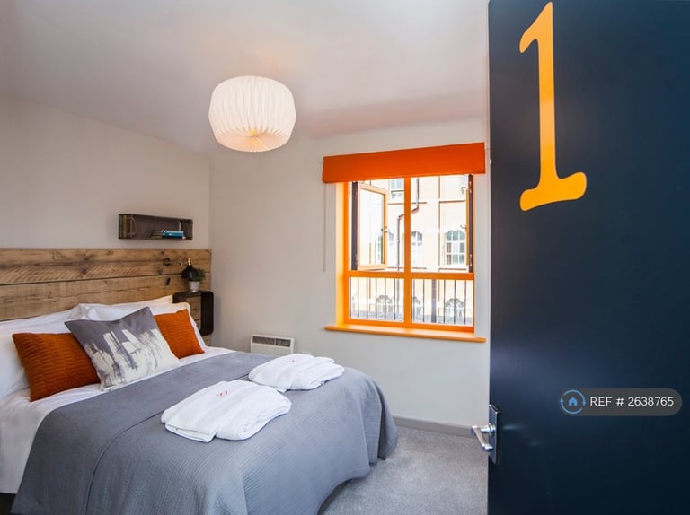 2 bedroom flat in Wilson Street, Bristol, BS2 (2 bed) (#2638765)