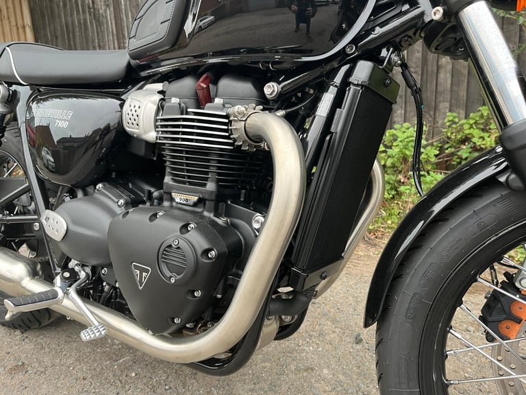 TRIUMPH BONNEVILLE T100, 2025(75), 6 DELIVERY MILES, STUNNING MOTORCYCLE, £8995