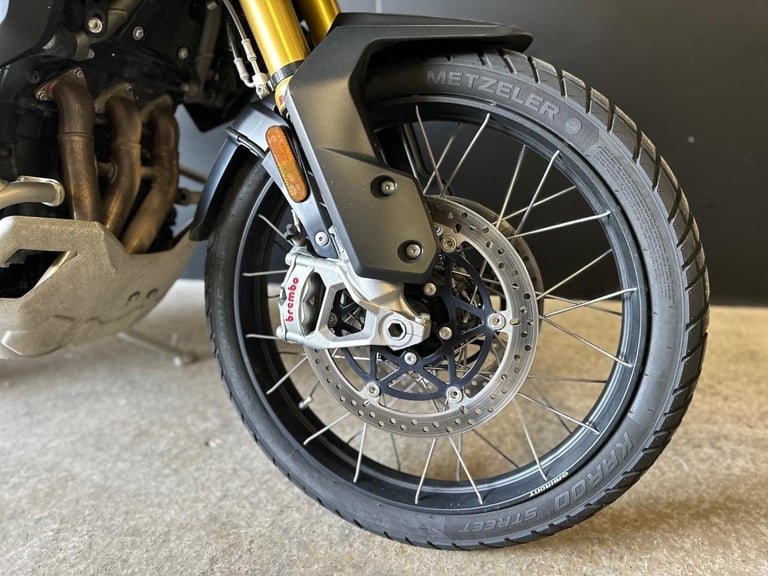 STUNNING ONE OWNER 2023/23 TRIUMPH TIGER 1200 RALLY PRO MOTORCYCLE 