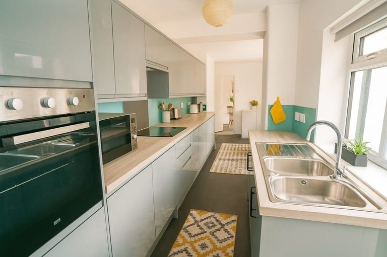 BS7 Luxury Double Room (Bay Windows) - No Deposit -Ideal for company lets- students