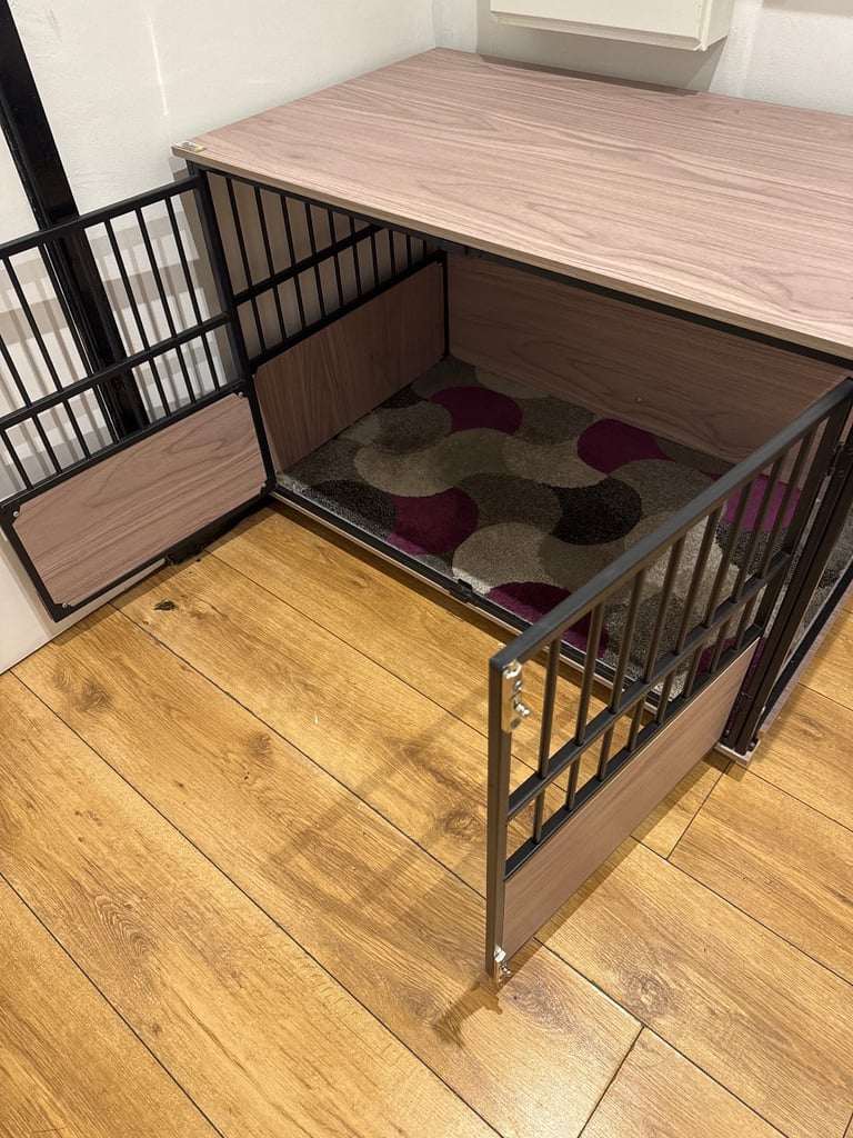 Dog crate- with carpet- USED