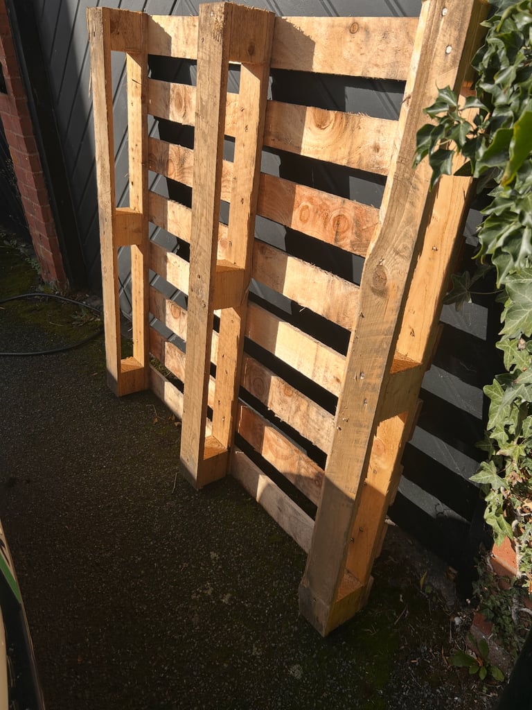 image for FREE - 3 wooden pallets