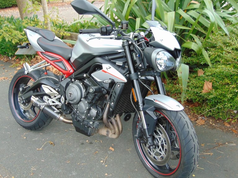 Triumph Street Triple R 765 2018 super low miles streetfighter Brembo ABS brakes