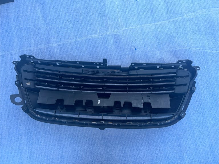 Peugeot 508 11-2015 Front bumper upper radiator grill 