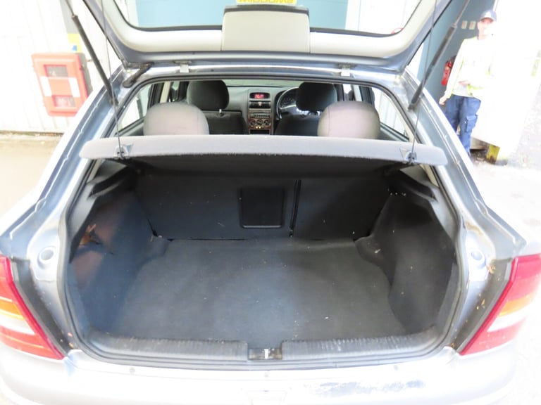 2004 Vauxhall Astra 1.6i 16v Elegance Hatchback 5dr Petrol Automatic (185 g/km
