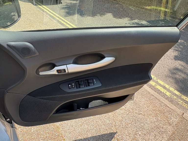 2010 facelift toyota Auris 1.6 automatic, drives perfect, excellent condition inside out,F.S.H 