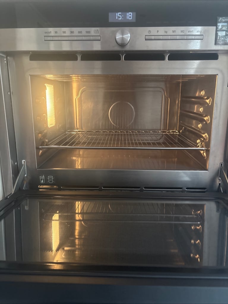 Kitchen Units for Sale Buyer to Collect and Dismantle with Siemens appliances