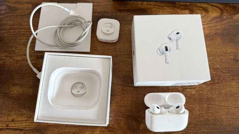 Apple Airpods Pro 2 with lightning case 