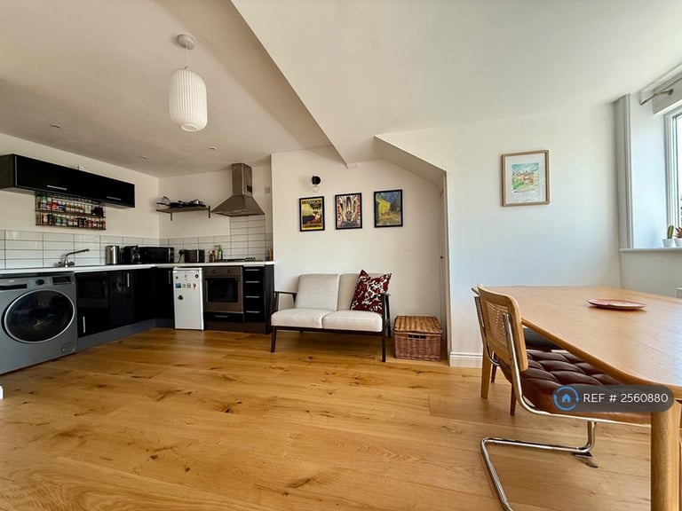 2 bedroom flat in Oakwood, Leeds, LS8 (2 bed) (#2560880)
