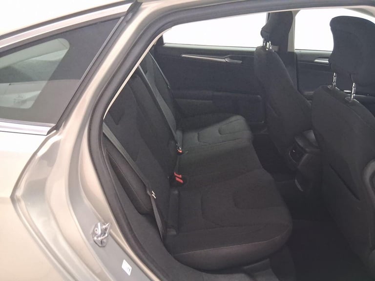 2015 Ford Mondeo 2.0 TDCi Titanium Hatchback 5dr Diesel Manual Euro 6 (s/s) (150 ps) HATCHBACK Di...