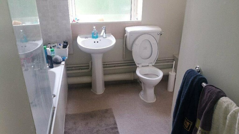 MEDIUM SIZE ROOM TO RENT, SUTTON WAY, NORTH KENSINGTON, W10