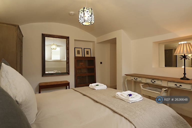 1 bedroom flat in Grove House, Bristol, BS8 (1 bed) (#2636648)