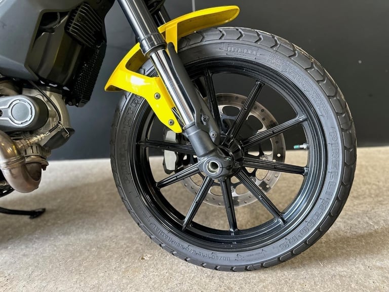 STUNNING LOW MILEAGE 2015/15 DUCATI SCRAMBLER ICON MOTORCYCLE