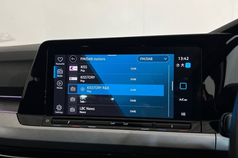 2022 72 VOLKSWAGEN GOLF 1.5 ETSI MHEV LIFE HATCHBACK 5DR PETROL HYBRID DSG EURO 